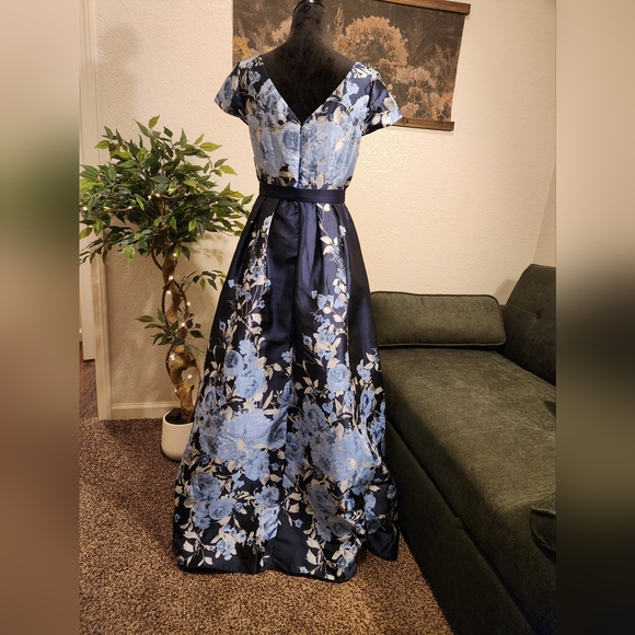 Gorgeous Mother of the Bride Dress - Picture 2 of 14